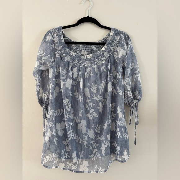 Doe & Rae Tops - Blue and White Floral Blouse | Size Small | Boho Sheer